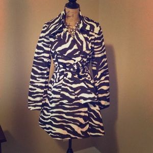 Apostrophe rain trench coat🌂🦓